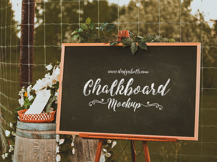 Free-Chalkboard-Mockup-PSD-For-Lettering-&-Typography