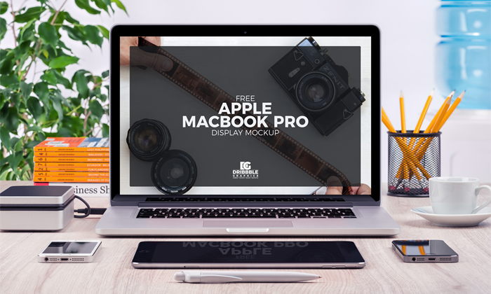 Free-Apple-MacBook-Pro-Display-mock-up-Psd-2017